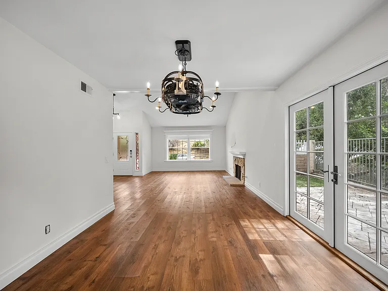 561 Walter Ave — Photo 26