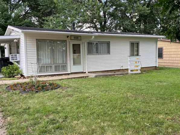 908 SW 32nd St, Topeka, KS 66611