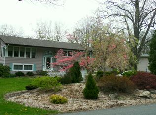 10 Stoneybrook Ln, Oak Ridge, NJ 07438