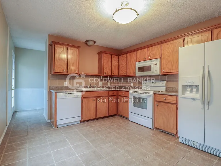 801 Ironton Dr — Photo 3