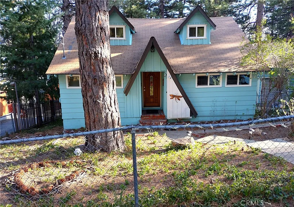 3 bed, 1490 sqft, $2,300 — Photo 1