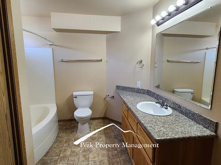 216 Ascent Ct #D — Photo 10