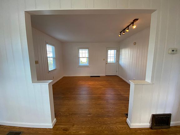 3rd image of 18 Thomas Ave Floor 1
