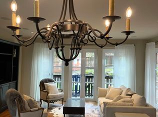 7589 Curtis St, Burnaby, BC V5A4W7