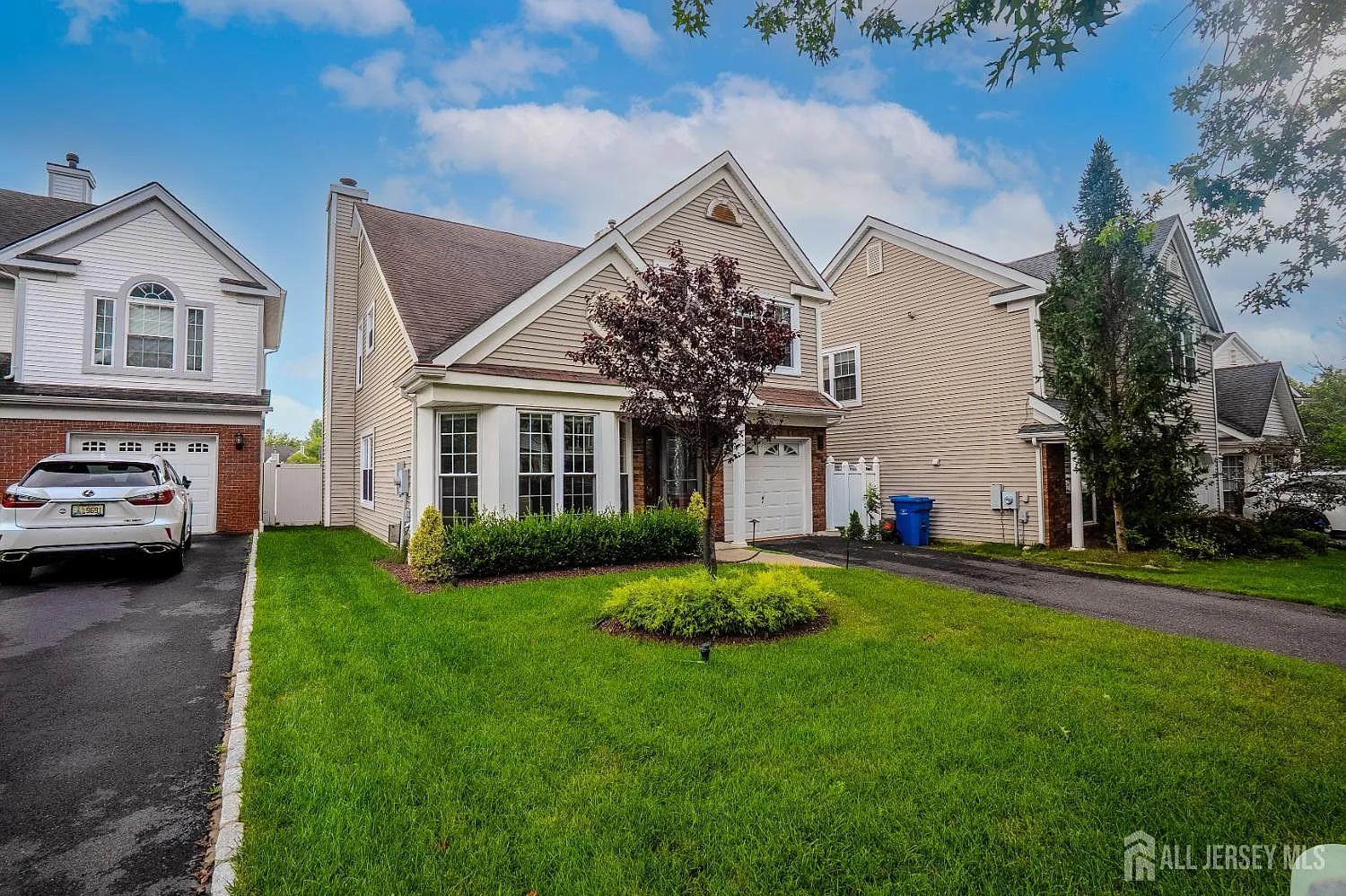 3 bed, 2.5 bath, 1571 sqft, $3,500 — Photo 3