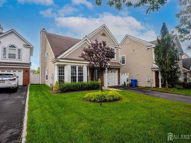 63 Carlisle Ct — Photo 3
