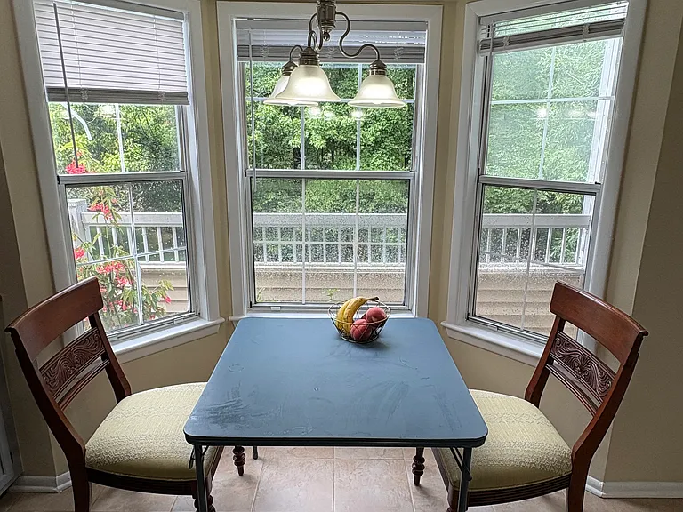 Kitchen Eat-in area