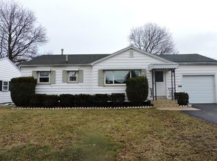 62 Lyncrest Dr, Rochester, NY 14616