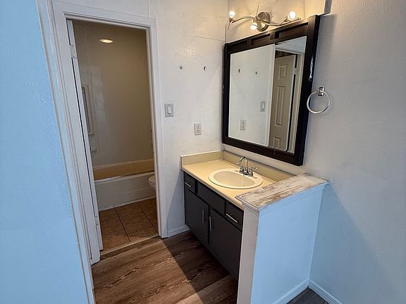 4th image of 512 E Denton Dr #64