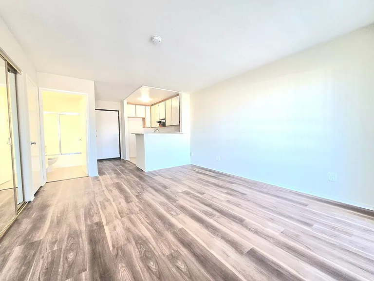 Lassen Apartments — Photo 13