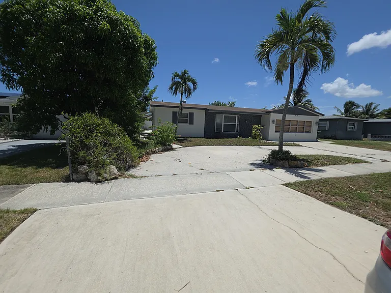 6778 NW 1st Ct — Photo 5
