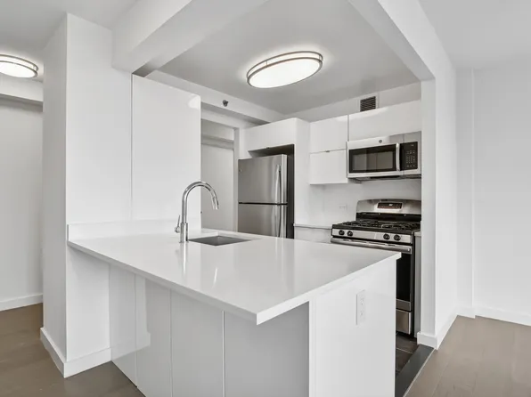 111 Worth Street image 2 of 32