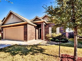 232 Chickadee Ln, Leander, TX 78641