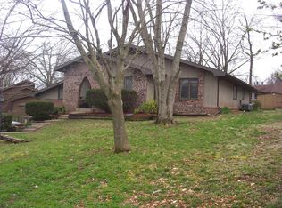 834 S Mission Cir, Springfield, MO 65809