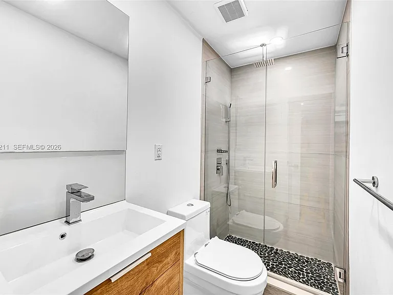 1080 NE 104th St — Photo 35