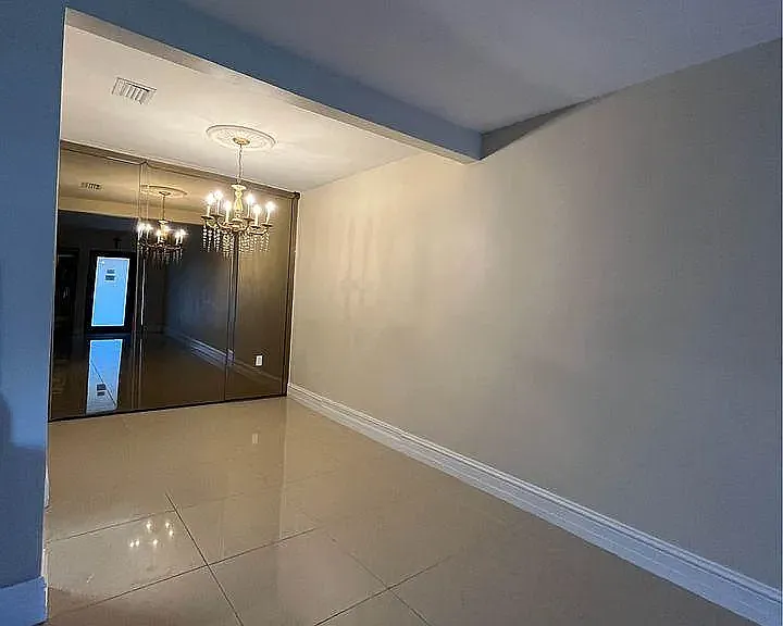 1010 NW 19th Ct — Photo 10