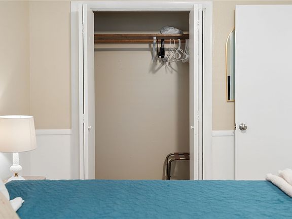 2nd image of 609 Dyer St