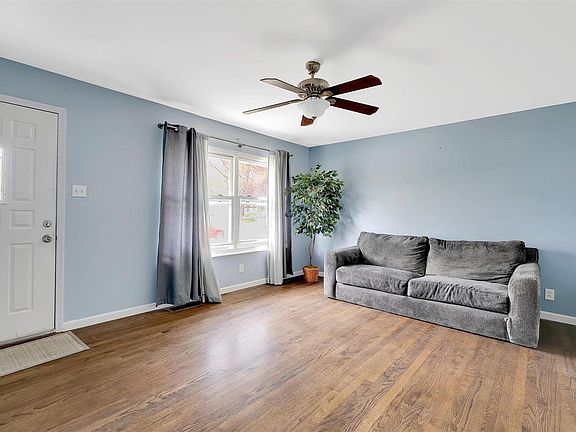 5th image of 26 Woodfork Ct