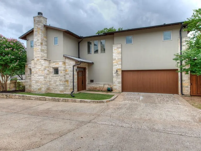 605 Peacock Ln #C — Photo 2