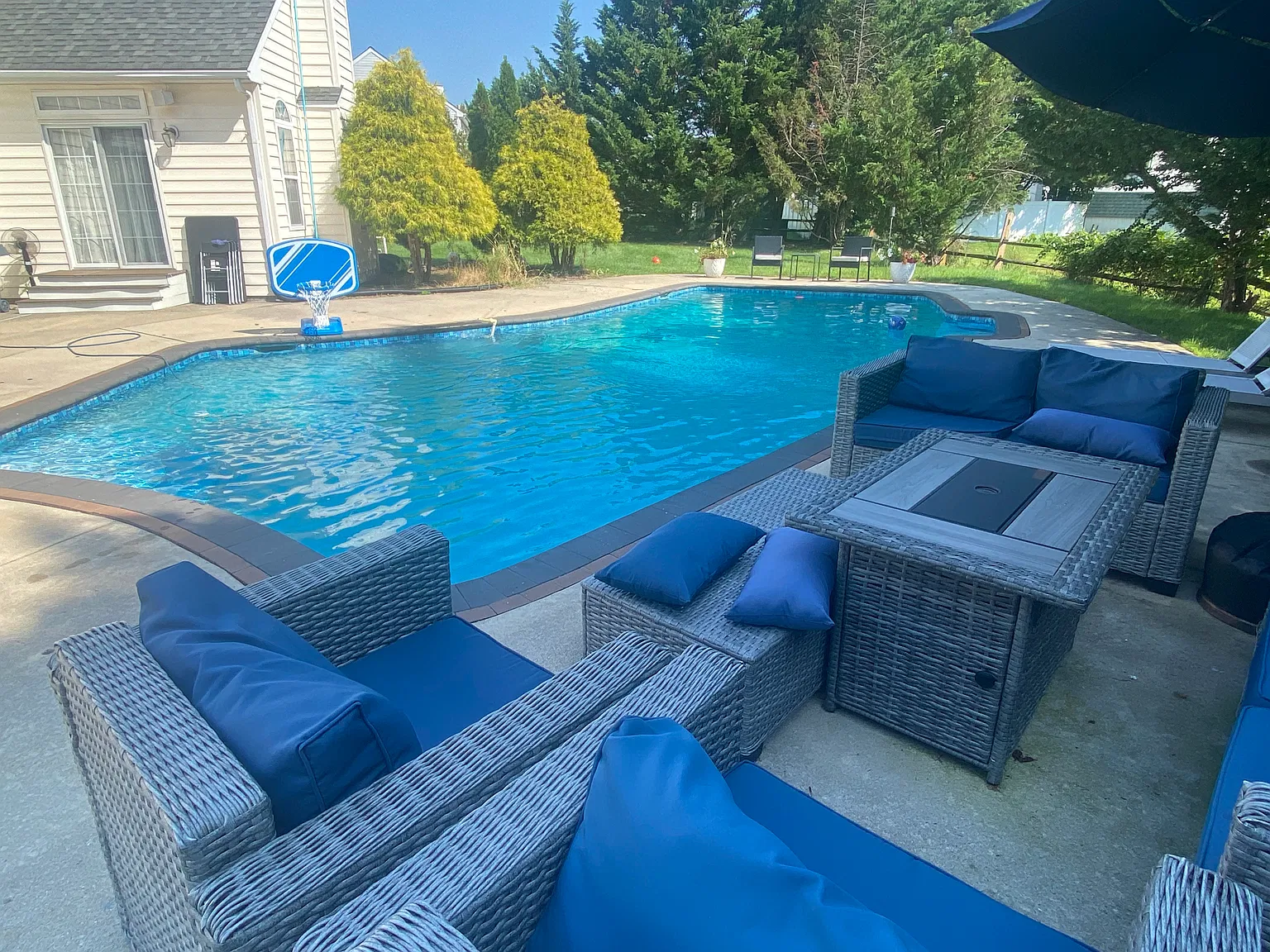 4 bed, 3.5 bath, 4475 sqft, $4,200 — Photo 2