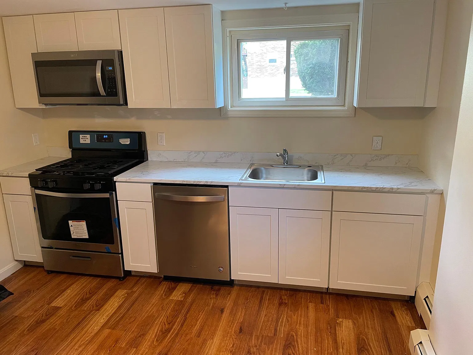 6 Greenleaf Dr — Photo 2