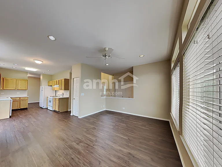 266 W Holly Ct — Photo 9