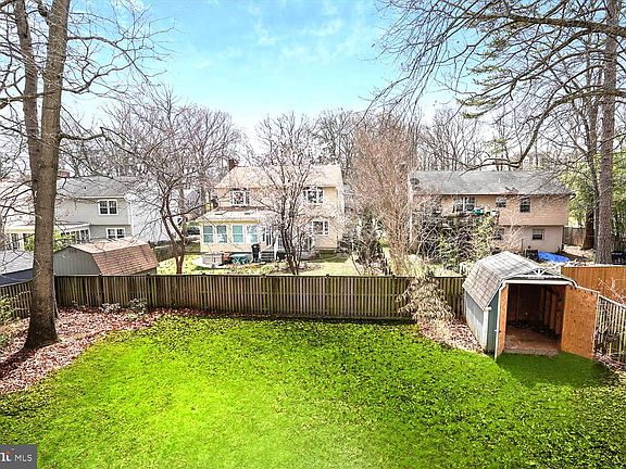 3rd image of 515 Retford Dr