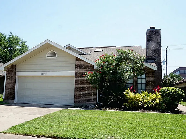1511 Bradney Dr — Photo 2