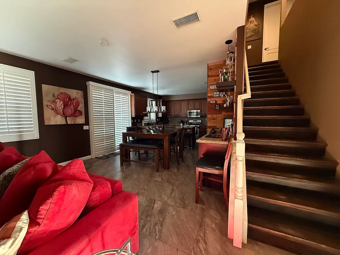 4 bed, 2.5 bath, 1909 sqft, $3,750 — Photo 4