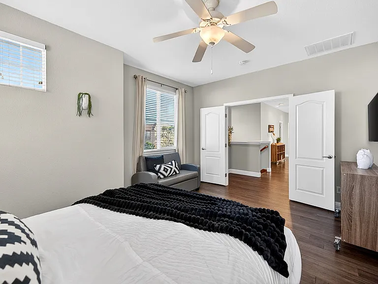 390 Caravaggio Cir — Photo 58
