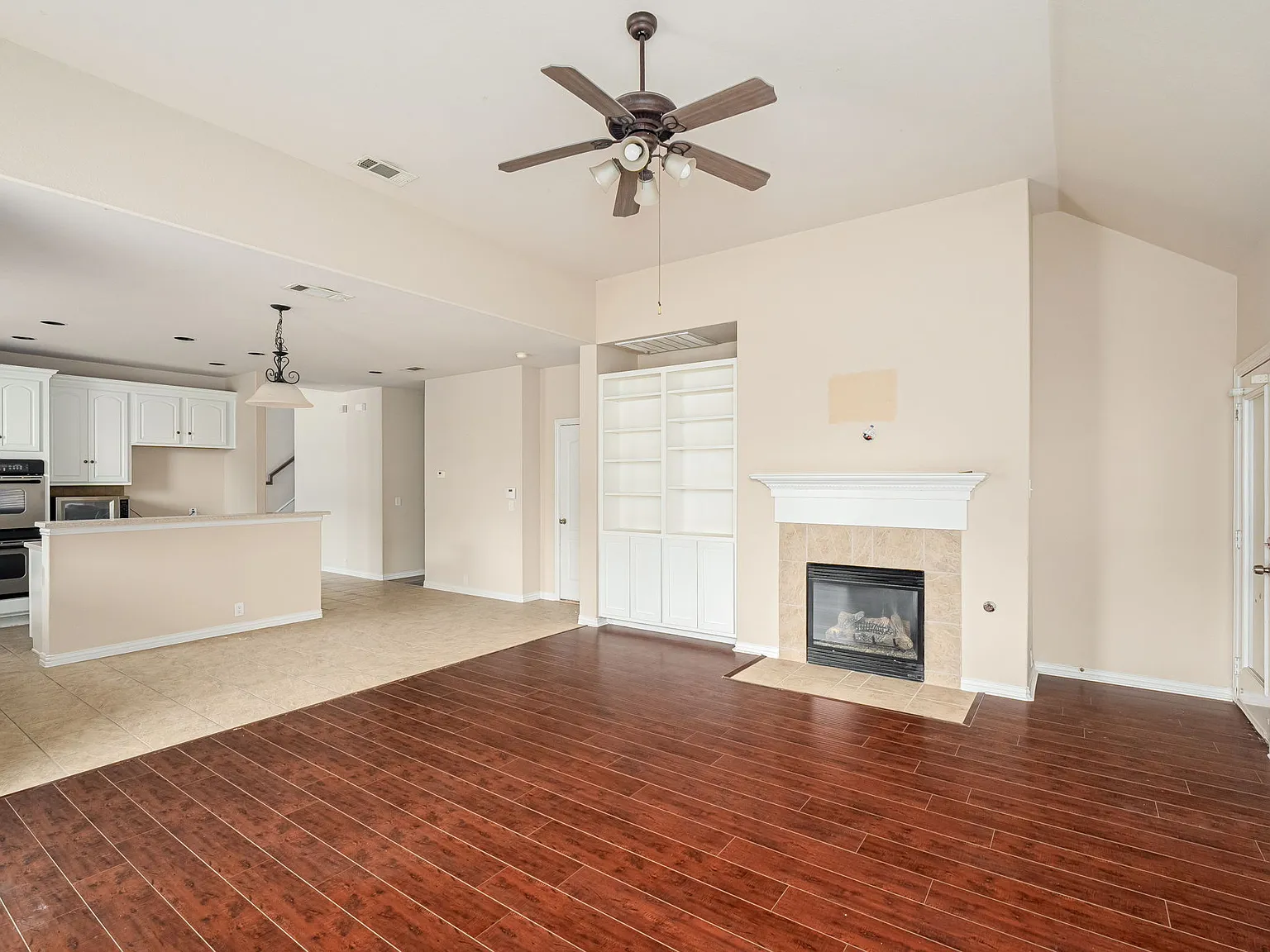 4 bed, 2832 sqft, $3,100 — Photo 3