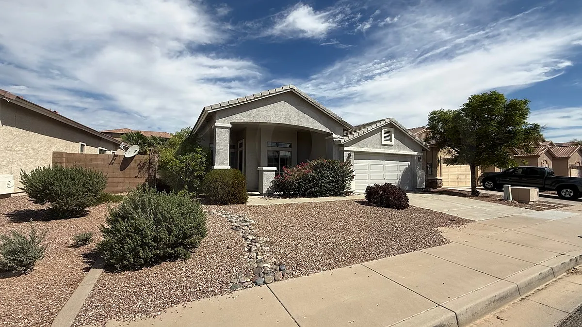 3 bed, 2.0 bath, 1612 sqft, $1,500 — Photo 2