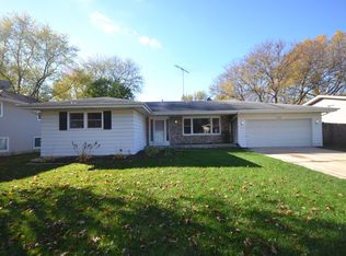 1230 Lennoxshire Dr, Elgin, IL 60123