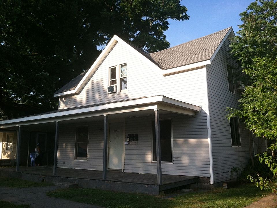 2nd image of 117 C St SE