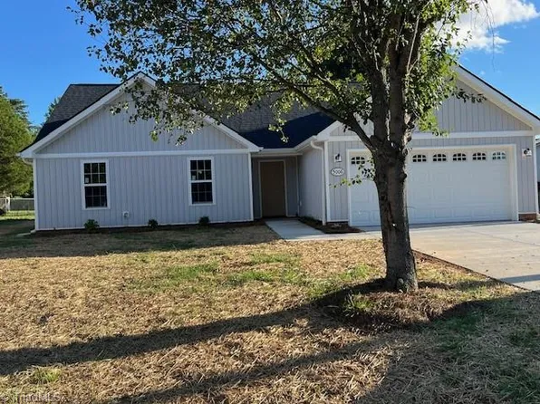5006 Oak Garden Dr, Kernersville, NC 27284