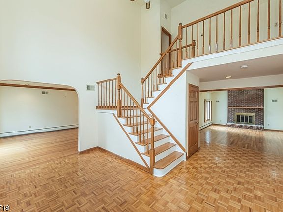 3rd image of 34 Silver Spring Ct