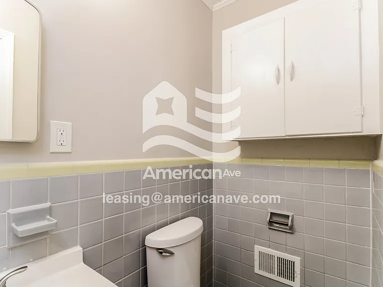 5140_009_main_bathroom_12841721.jpg