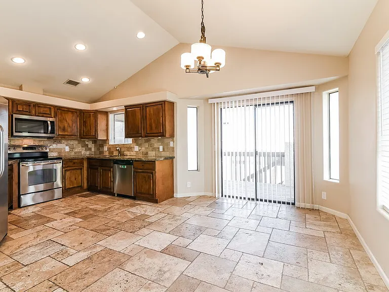 1522 W Del Rio St — Photo 9