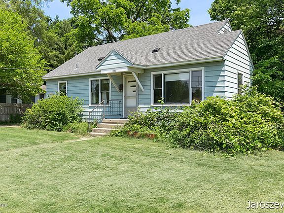 2nd image of 3324 Riverview Ave NE