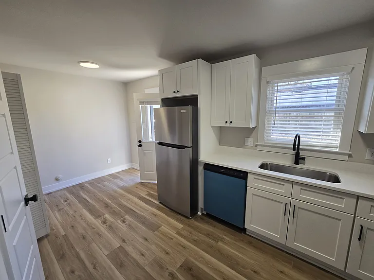 705 S Broad St #E — Photo 4