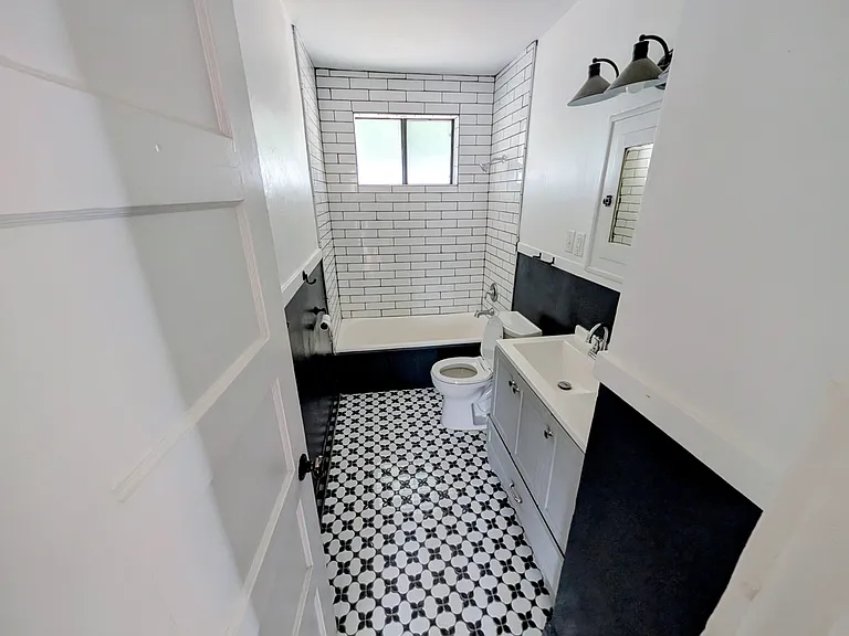 2701 Myra St — Photo 9