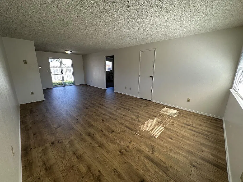 1420 SE N St, Unit B — Photo 3