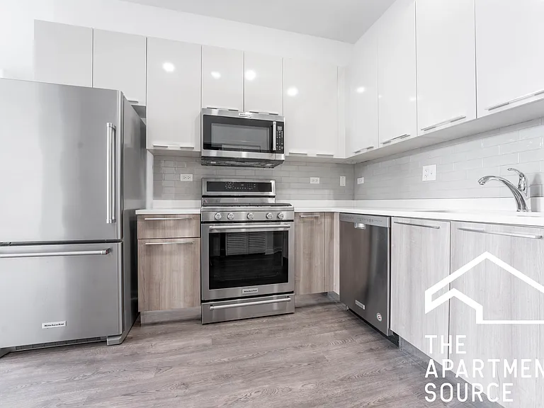 934 W Dakin St #301 — Photo 5