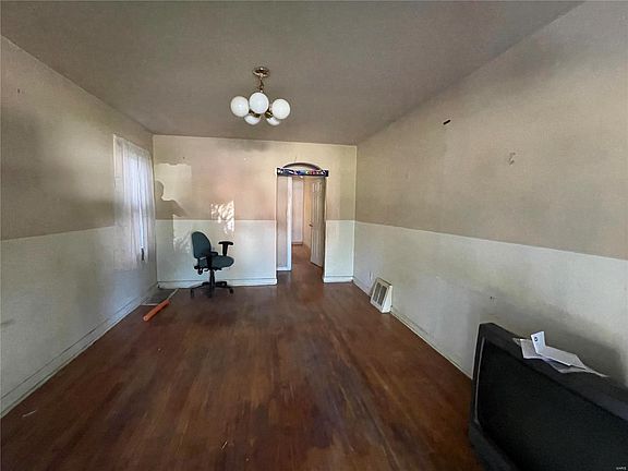 2nd image of 1262 Grant Dr