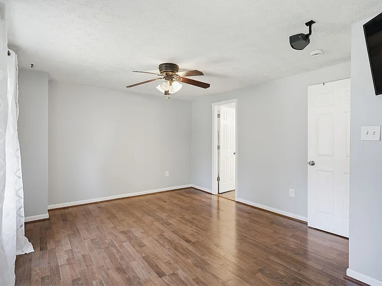 9402 Granite Hl — Photo 23