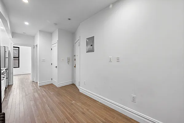 Rented by Compass | media 22