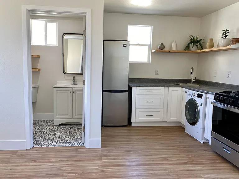 5856 Arlington Ave — Photo 4
