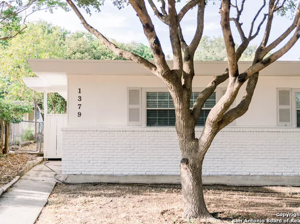 1379 Oblate Dr, San Antonio, TX 78216
