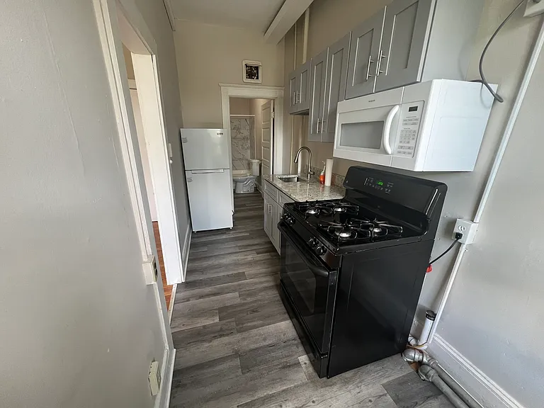 703 Newington Ave #2F — Photo 6