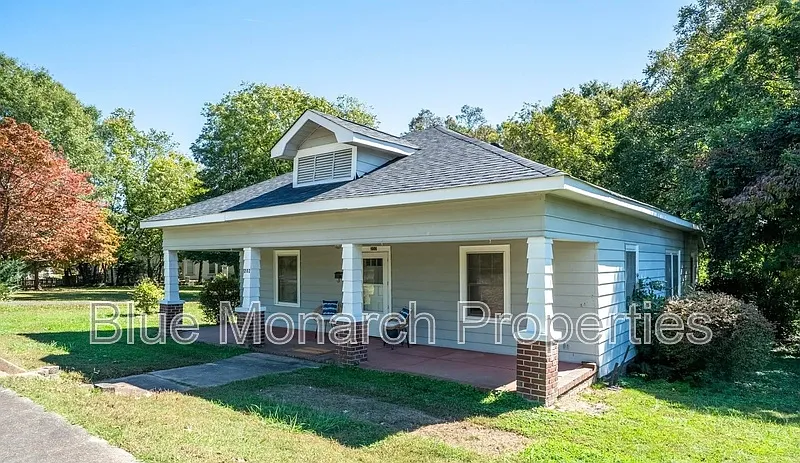 3 bed, 1.0 bath, 1650 sqft, $1,700 — Photo 2